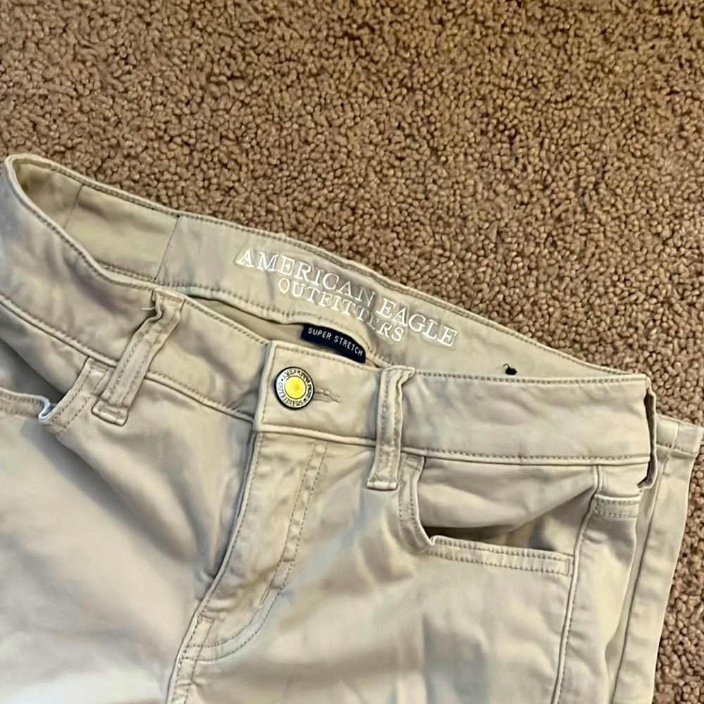American Eagle super stretch khaki jean pant (size: 0)